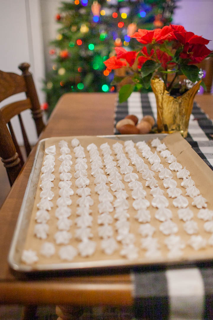 meringue cookies for the christmas play