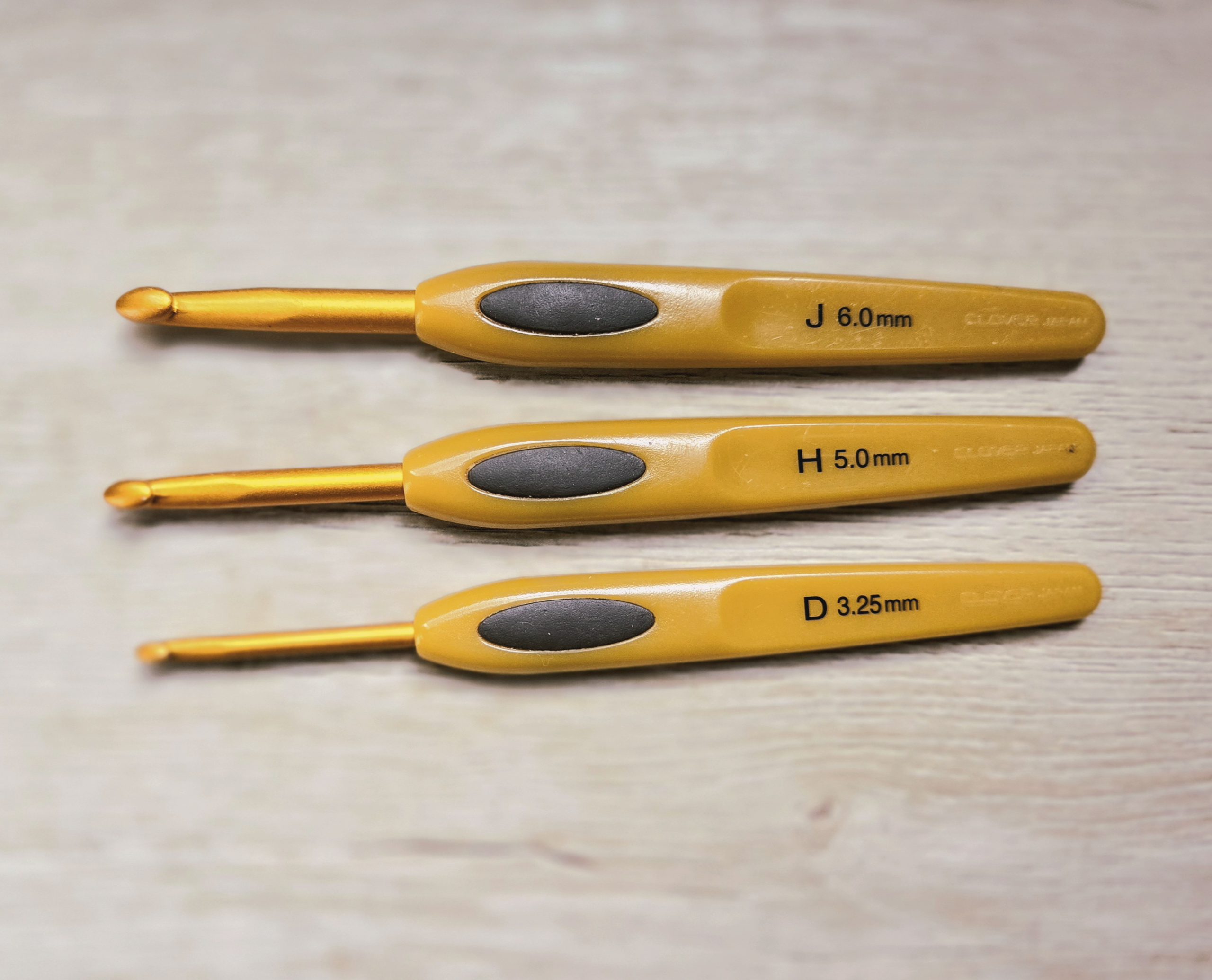 3 of the best crochet hooks on a wooden background: the Clover Soft Touch.
